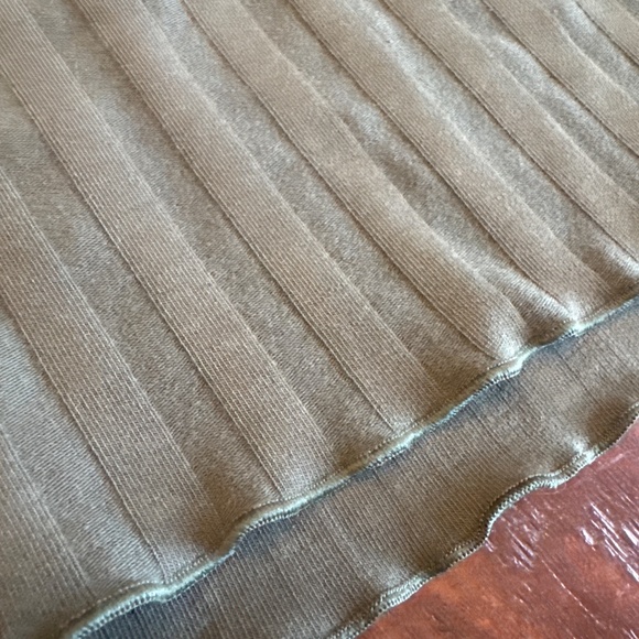 Offline By Aerie Fitted Green Stretchy Elastic Waist Mini Short Skirt Medium - Picture 3 of 4